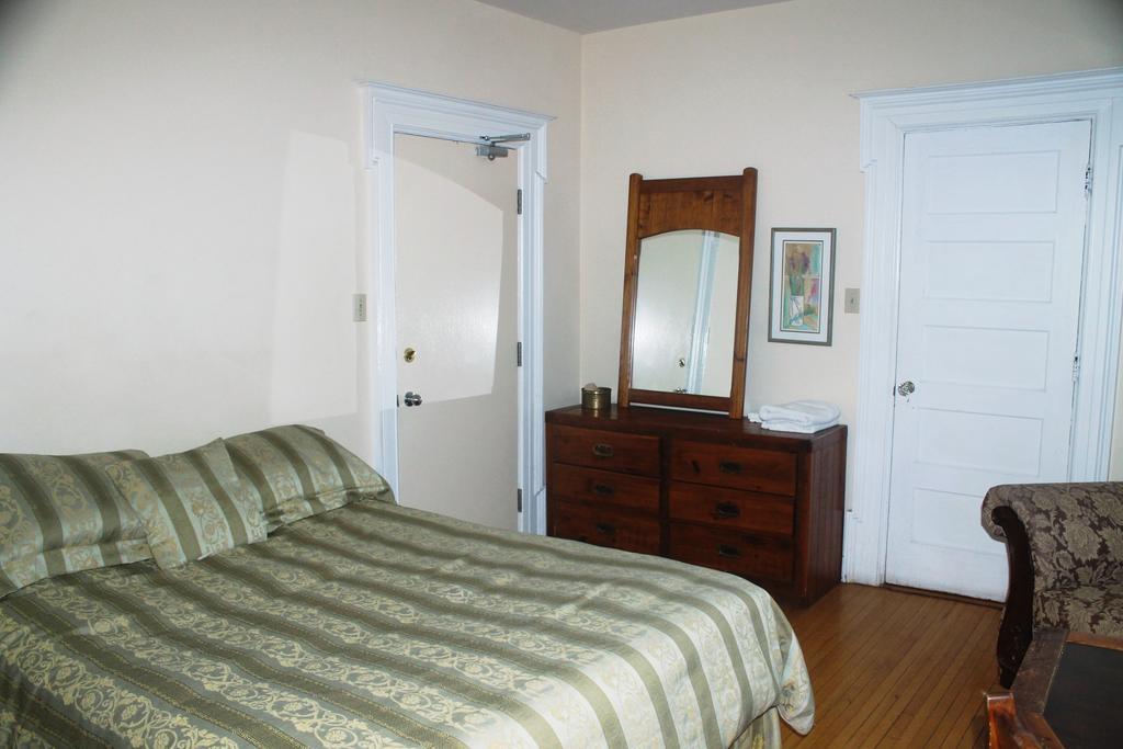 Havinn International Guest House Торонто Номер фото